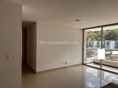 Apartamento de 2 alcobas en arriendo en Loma Del Indio, Medellín, 68 m² · foto 3 de 18