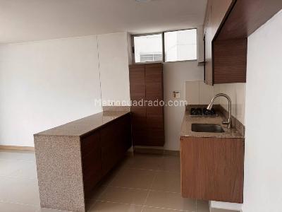 Apartamento de 2 alcobas en arriendo en Loma Del Indio, Medellín, 68 m² · foto 6 de 18
