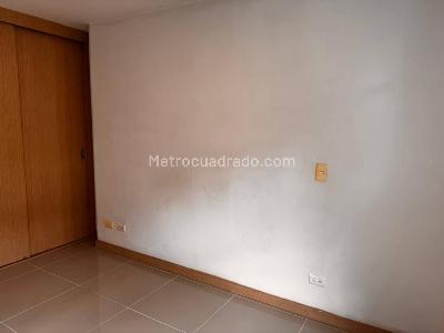 Apartamento de 2 alcobas en arriendo en Loma Del Indio, Medellín, 68 m² · foto 10 de 18