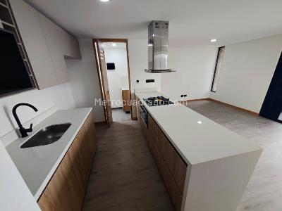 Apartamento de 3 alcobas en arriendo en Poblado Altos Delpoblado, Medellín, 76 m² · foto 2 de 14