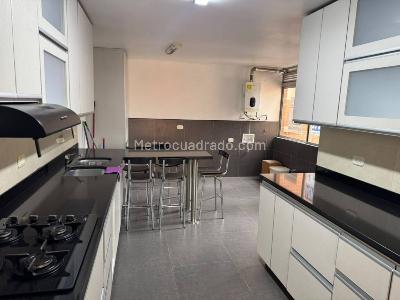 Apartamento de 3 alcobas en arriendo en Conquistadores, Medellín, 157 m² · foto 3 de 20