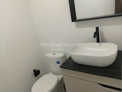Apartaestudio en venta en El Poblado Loma Del Indio, Medellín, 59 m² · foto 15 de 16