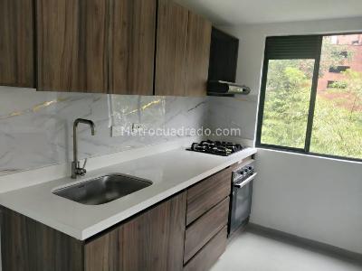 Apartaestudio en venta en El Poblado Loma Del Indio, Medellín, 59 m² · foto 1 de 16