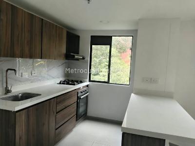 Apartaestudio en venta en El Poblado Loma Del Indio, Medellín, 59 m² · foto 2 de 16