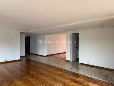 Apartamento de 3 alcobas en venta en Alejandría, Medellín, 200 m² · foto 2 de 20