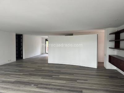 Apartamento en arriendo en Poblado, Medellín · foto 3 de 20