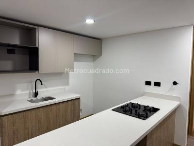 Apartamento de 2 alcobas en arriendo en Poblado Altos Delpoblado, Medellín, 70 m² · foto 2 de 16