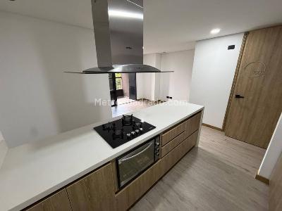 Apartamento de 2 alcobas en arriendo en Poblado Altos Delpoblado, Medellín, 70 m² · foto 2 de 13