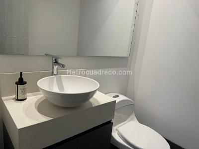 Apartaestudio en venta en El Poblado, Medellín, 58 m² · foto 11 de 13