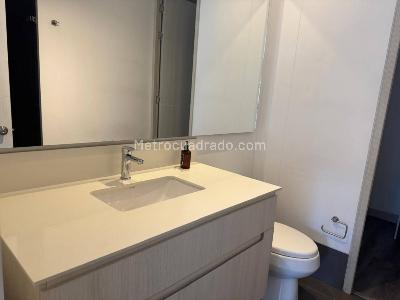 Apartaestudio en venta en El Poblado, Medellín, 58 m² · foto 12 de 13