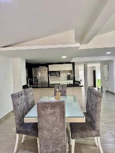 Casa de 4 alcobas en arriendo en Cuarta Brigada, Medellín, 300 m² · foto 3 de 19