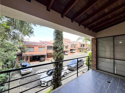 Casa de 3 alcobas en venta en Benedictinos, Envigado, 270 m² · foto 2 de 20