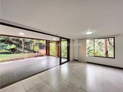 Casa de 3 alcobas en venta en Benedictinos, Envigado, 270 m² · foto 4 de 20