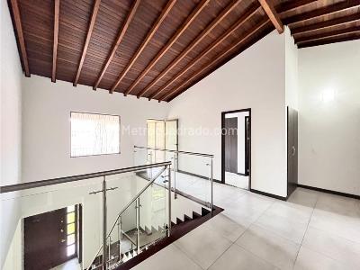 Casa de 3 alcobas en venta en Benedictinos, Envigado, 270 m² · foto 6 de 20