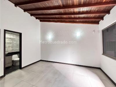 Casa de 3 alcobas en venta en Benedictinos, Envigado, 270 m² · foto 9 de 20
