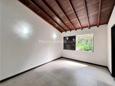 Casa de 3 alcobas en venta en Benedictinos, Envigado, 270 m² · foto 10 de 20