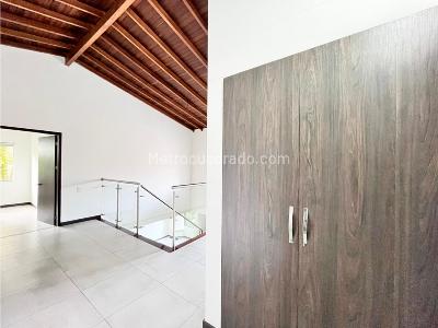 Casa de 3 alcobas en venta en Benedictinos, Envigado, 270 m² · foto 11 de 20