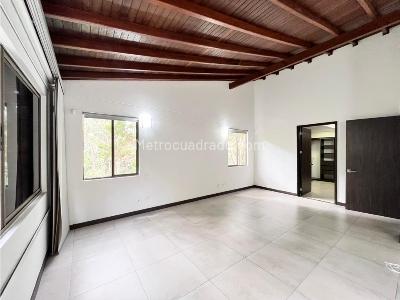 Casa de 3 alcobas en venta en Benedictinos, Envigado, 270 m² · foto 12 de 20