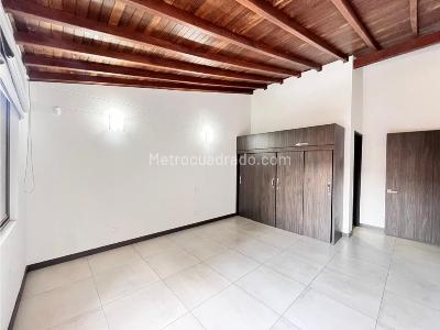 Casa de 3 alcobas en venta en Benedictinos, Envigado, 270 m² · foto 13 de 20