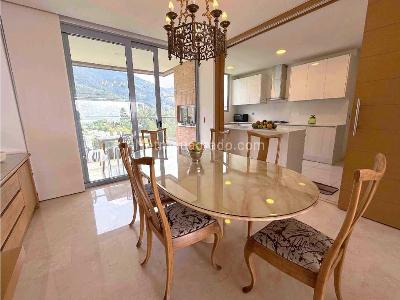Apartamento de 4 alcobas en venta en El Poblado, Medellín, 259 m² · foto 7 de 18