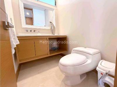 Apartamento de 4 alcobas en venta en El Poblado, Medellín, 259 m² · foto 13 de 18