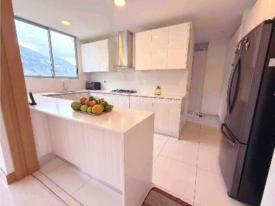 Apartamento de 4 alcobas en venta en El Poblado, Medellín, 259 m² · foto 14 de 18
