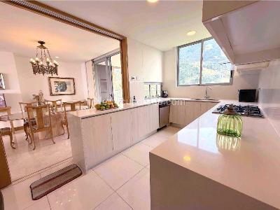 Apartamento de 4 alcobas en venta en El Poblado, Medellín, 259 m² · foto 15 de 18