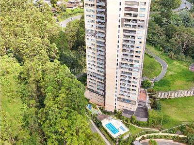 Apartamento de 4 alcobas en venta en El Poblado, Medellín, 259 m² · foto 18 de 18