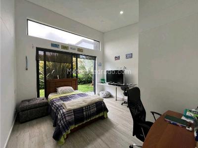 Casa de 4 alcobas en venta en Llanogrande, Rionegro, 353 m² · foto 16 de 20