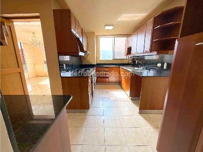 Apartamento de 4 alcobas en venta en La Tomatera, Medellín, 260 m² · foto 18 de 20