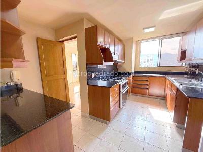 Apartamento de 4 alcobas en venta en La Tomatera, Medellín, 260 m² · foto 19 de 20