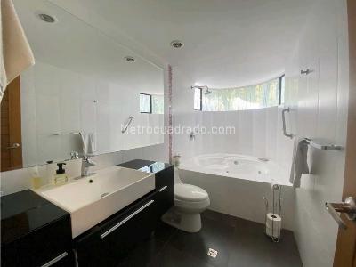 Apartamento de 4 alcobas en venta en Loma De Los Balsos, Medellín, 192 m² · foto 18 de 20