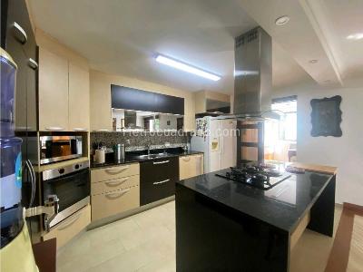 Apartamento de 4 alcobas en venta en Loma De Los Balsos, Medellín, 192 m² · foto 5 de 20