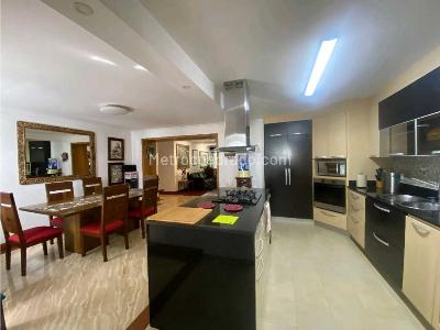 Apartamento de 4 alcobas en venta en Loma De Los Balsos, Medellín, 192 m² · foto 7 de 20