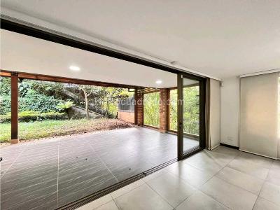 Casa de 4 alcobas en venta en Sur, Envigado, 274 m² · foto 2 de 19