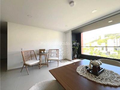 Apartamento en venta en El Poblado, Medellín · foto 2 de 13
