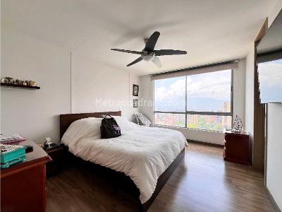 Apartamento en venta en Loma Del Chocho, Envigado · foto 2 de 13