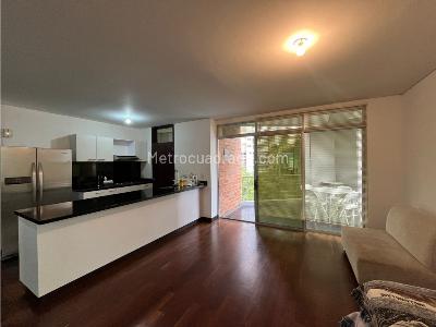 Apartaestudio en venta en El Poblado, Medellín, 67 m² · foto 2 de 15