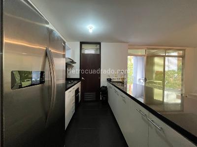 Apartaestudio en venta en El Poblado, Medellín, 67 m² · foto 3 de 15