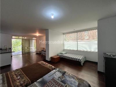 Apartaestudio en venta en El Poblado, Medellín, 67 m² · foto 5 de 15
