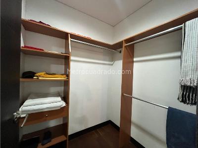 Apartaestudio en venta en El Poblado, Medellín, 67 m² · foto 8 de 15