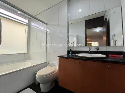 Apartaestudio en venta en El Poblado, Medellín, 67 m² · foto 9 de 15