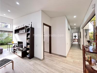 Casa de 4 alcobas en venta en Cabeceras, Rionegro, 352 m² · foto 5 de 20