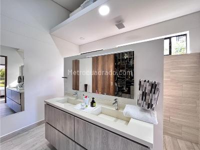 Casa de 4 alcobas en venta en Cabeceras, Rionegro, 352 m² · foto 11 de 20