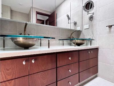 Casa de 5 alcobas en venta en El Poblado, Medellín, 240 m² · foto 16 de 20