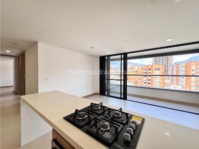 Apartamento de 3 alcobas en venta en Laureles, Medellín, 77 m² · foto 2 de 20