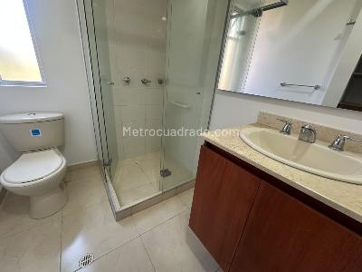 Apartamento de 3 alcobas en arriendo en Cumbres, Envigado, 92 m² · foto 8 de 17