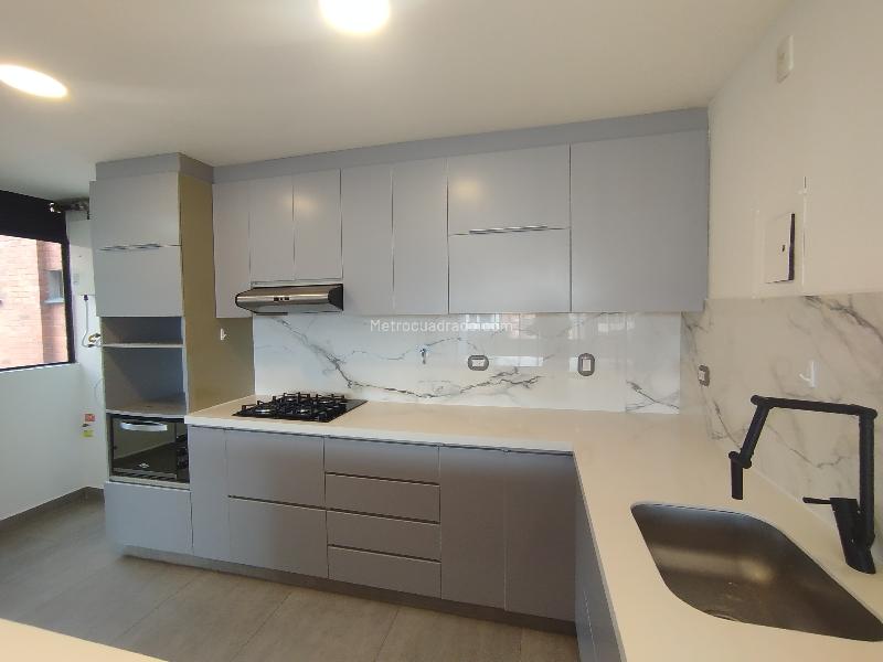 Apartamento Amplio de 3 Alcobas en Los González - 7