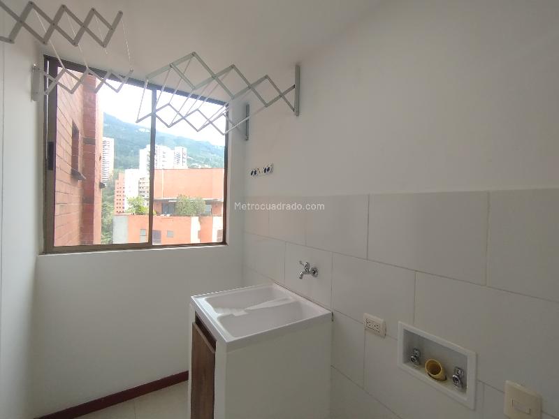 Apartamento Amplio de 3 Alcobas en Los González - 8