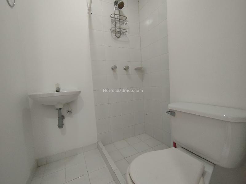 Apartamento Amplio de 3 Alcobas en Los González - 9